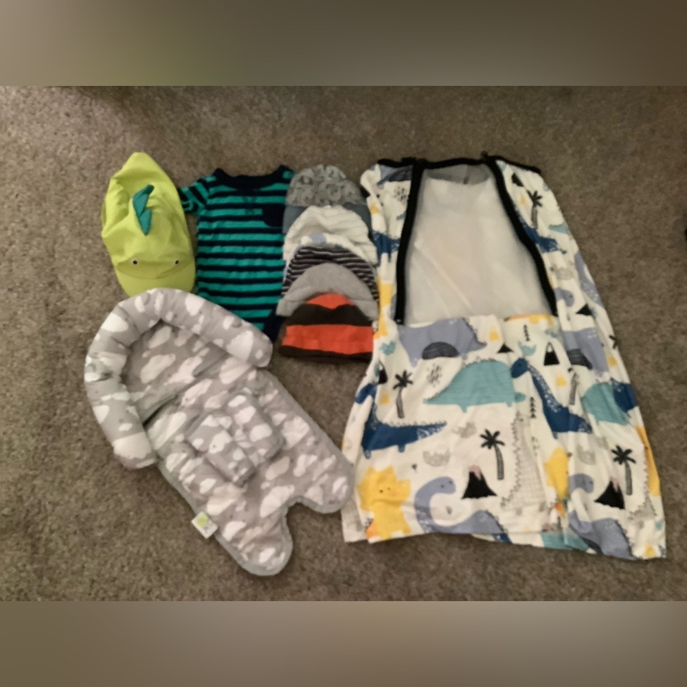 Lot 10 pieces, 0-3 months Dinosaur Baby Clothing Set with Accessories